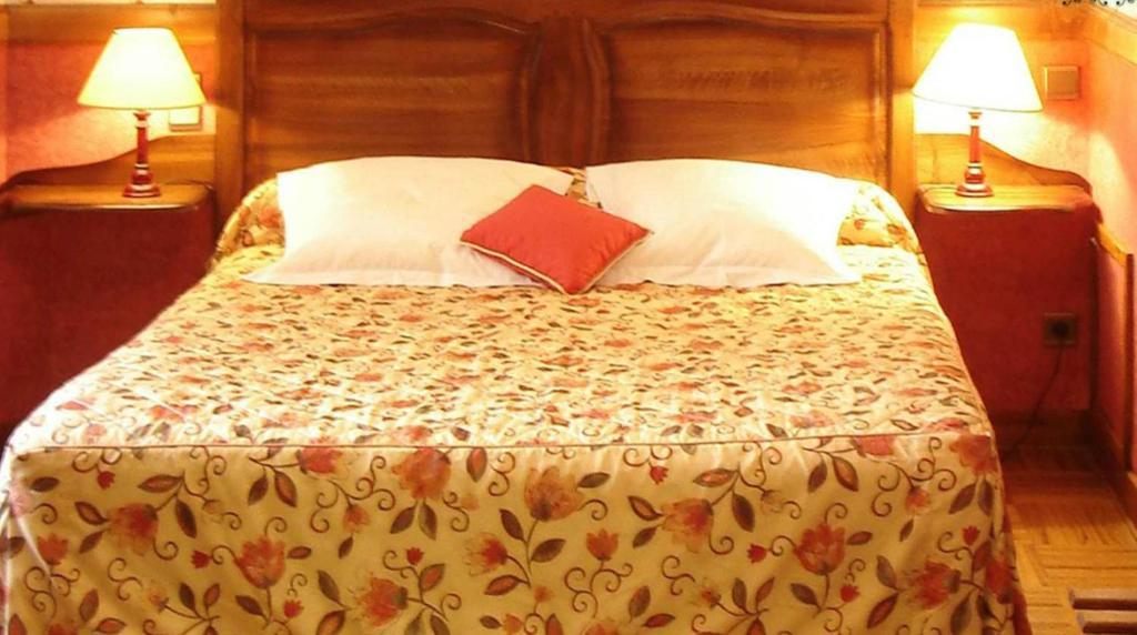 Chateau La Fleunie - Hotel Et Restaurant Condat-sur-Vezere Zimmer foto