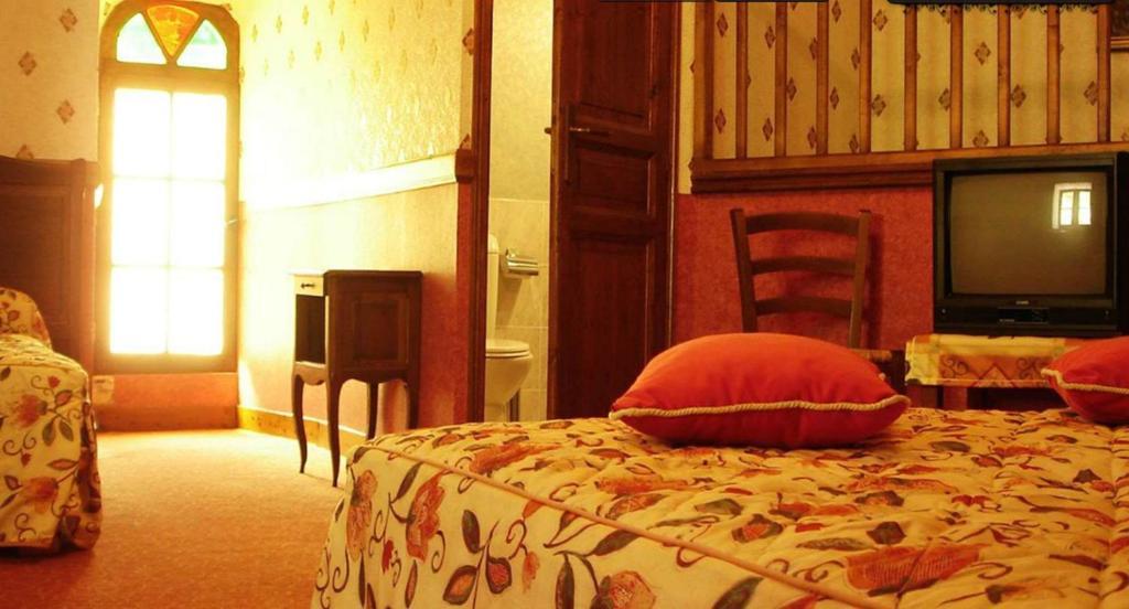 Chateau La Fleunie - Hotel Et Restaurant Condat-sur-Vezere Zimmer foto